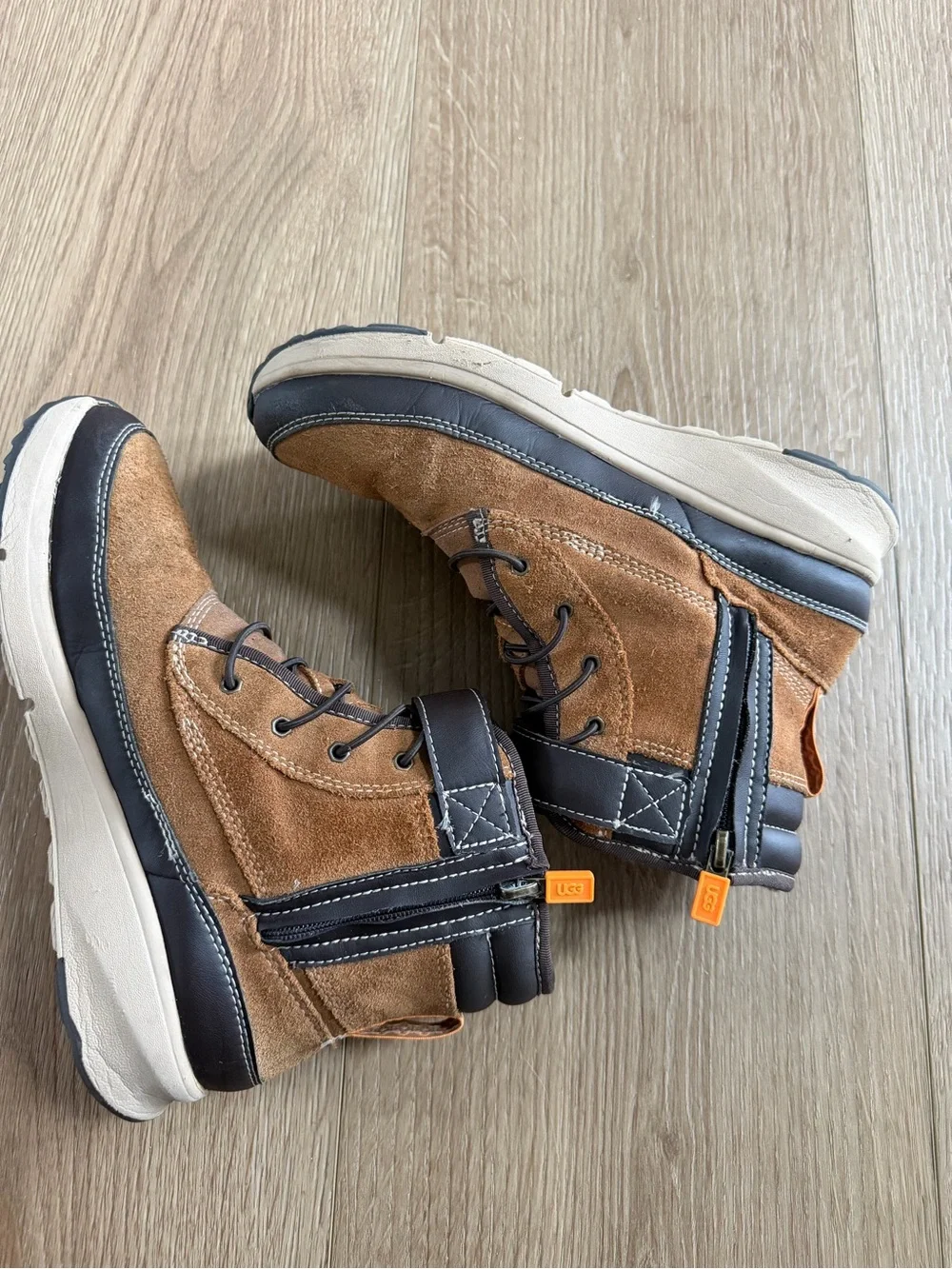 UGG Kids Arren Weather Suede Boots Chestnut Brown Size 5 Youth 1132270K